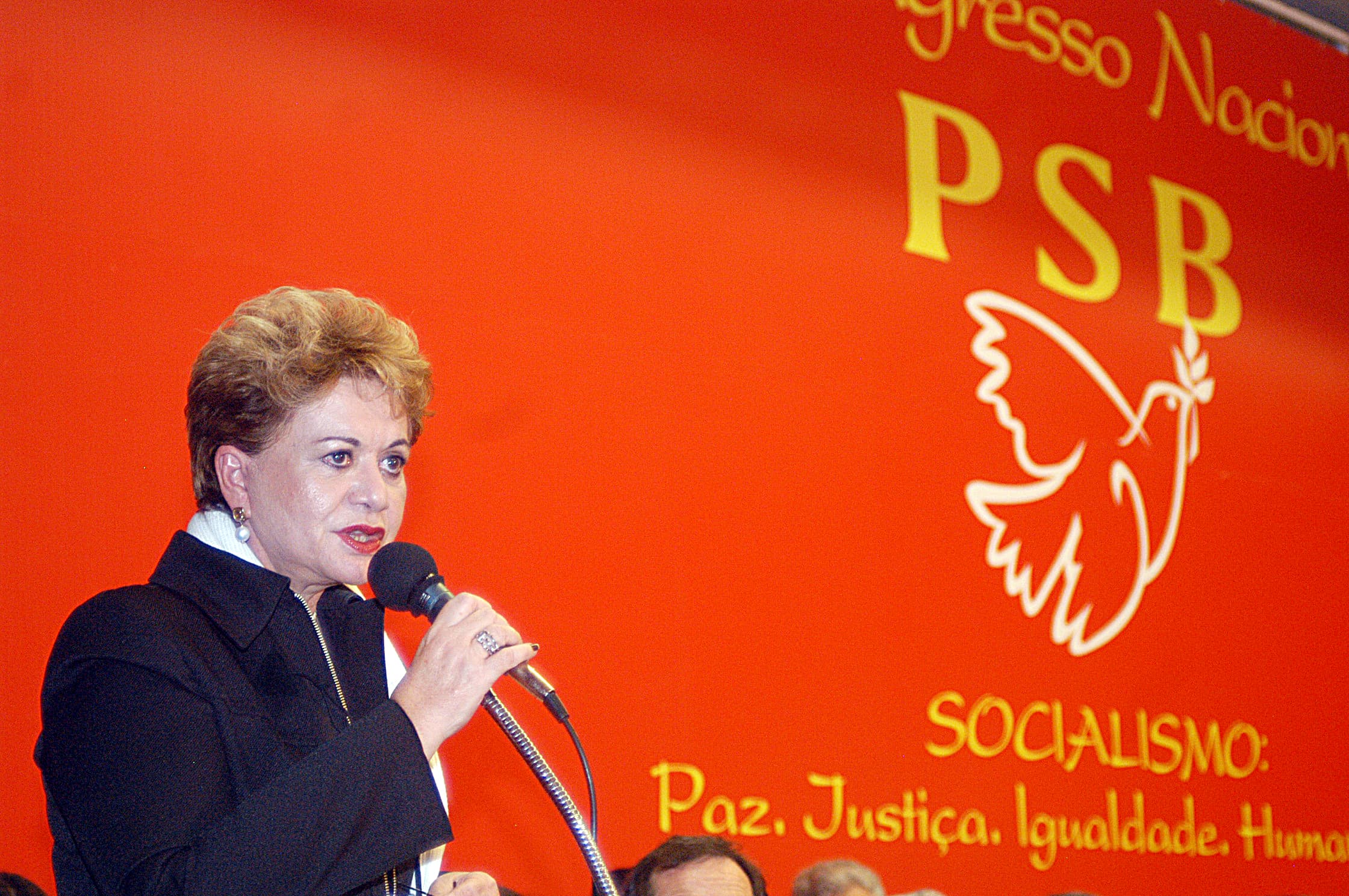 Wilma de Faria discursando