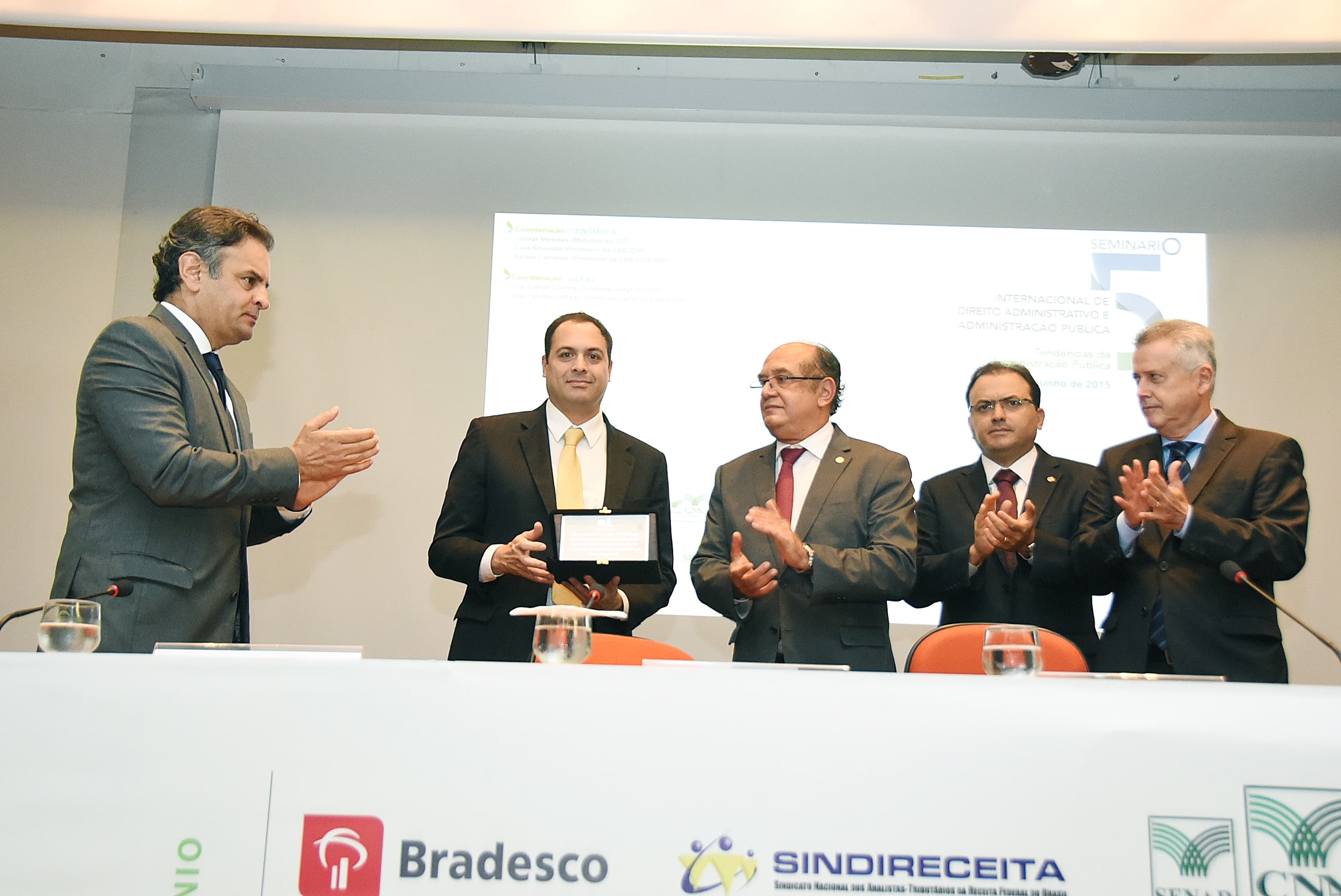Eduardo Campos é homenageado com o título de Dr. Honoris Causa pelo IDP 2015