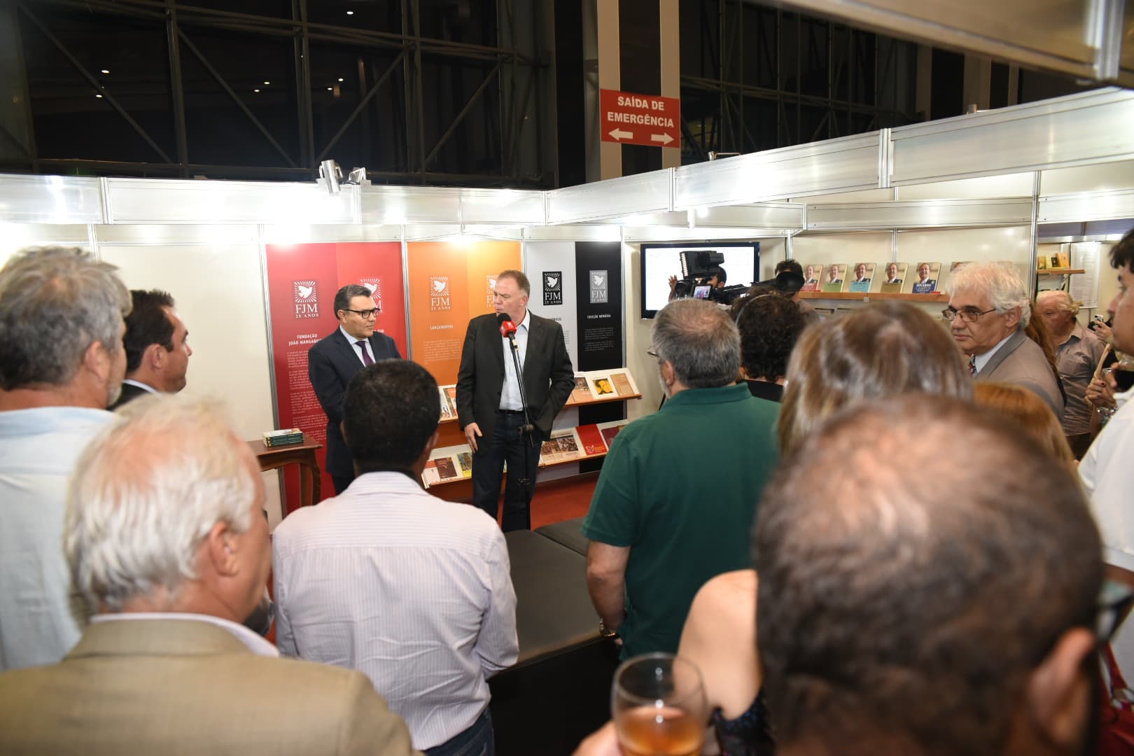 FJM participa da Feira do Livro de Brasília (2016) - Preview