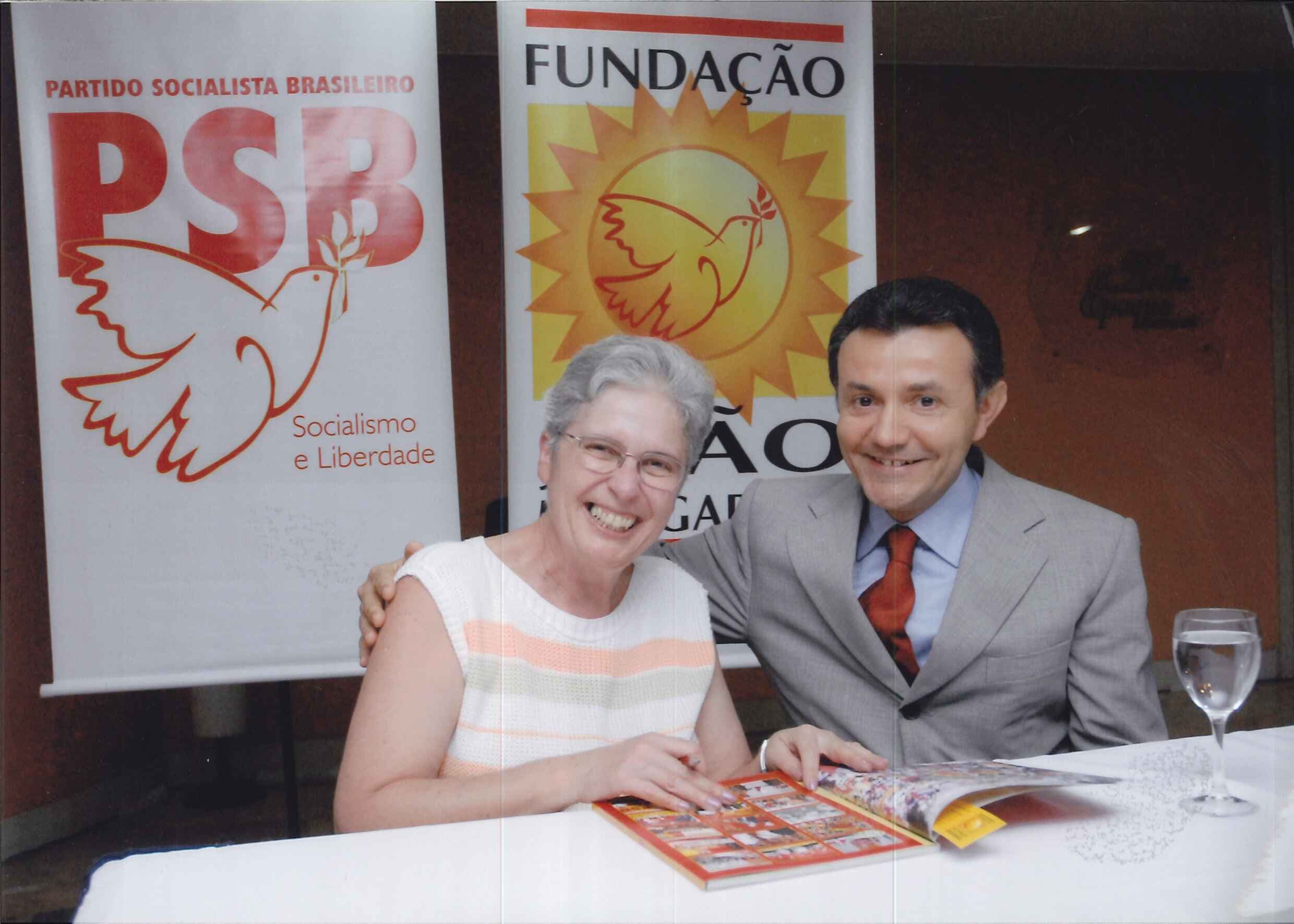 Margarida Vieira e Carlos Siqueira durante sessão de autógrafos  - Preview