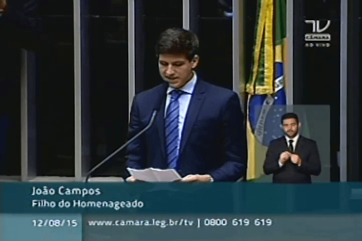  João Campos homenageia o pai na Câmara dos Deputados